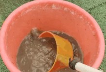 以沤好的肥渣，让土地更肥沃（循环利用废弃物，为农业发展带来新希望）