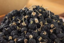 黑枸杞——药用价值与身体益处（解析黑枸杞的健康功效及其应用价值）